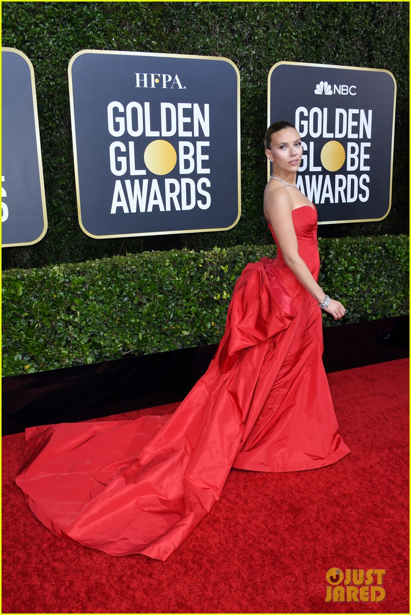 Scarlett Johansson Wows in Plunging Red Gown at Golden Globes 2020
