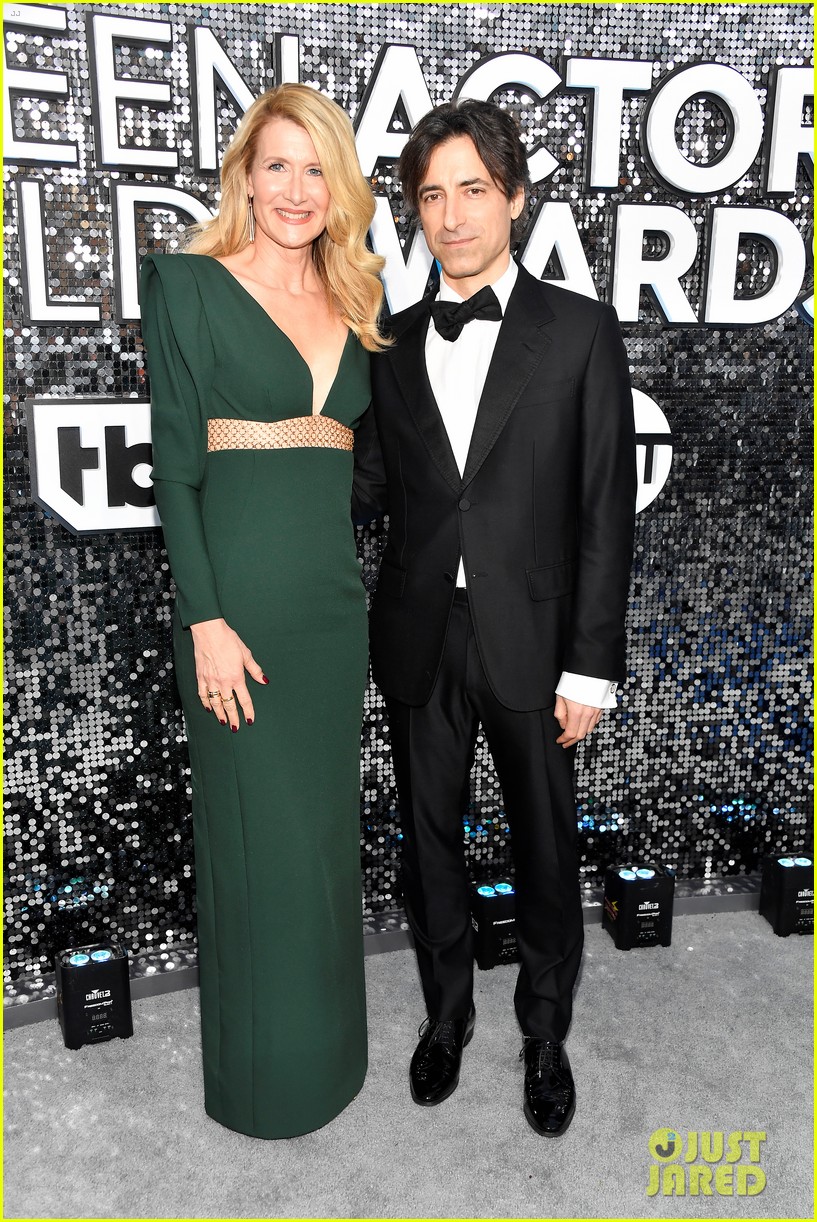 Laura Dern Thanks Her Parents While Accepting Award for Best Female