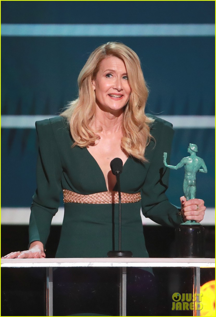 Laura Dern Thanks Her Parents While Accepting Award for Best Female