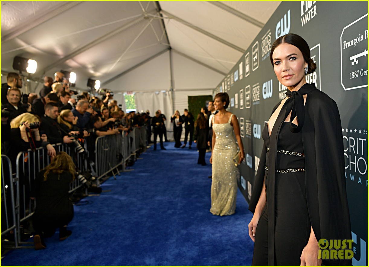 mandy moore sterling brown this us stars critics choice awards 26