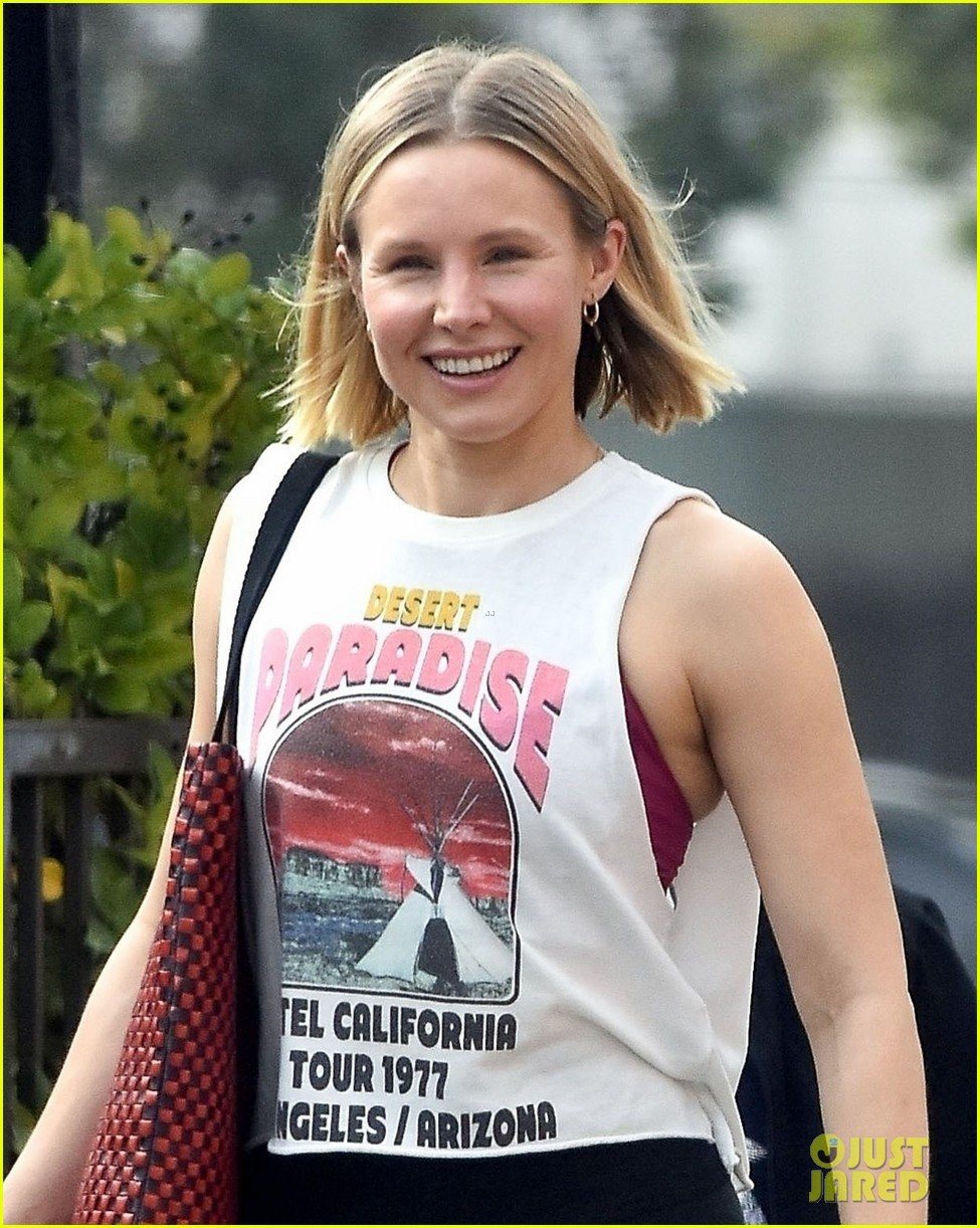 kate mara and kristen bell hit the gym together 04
