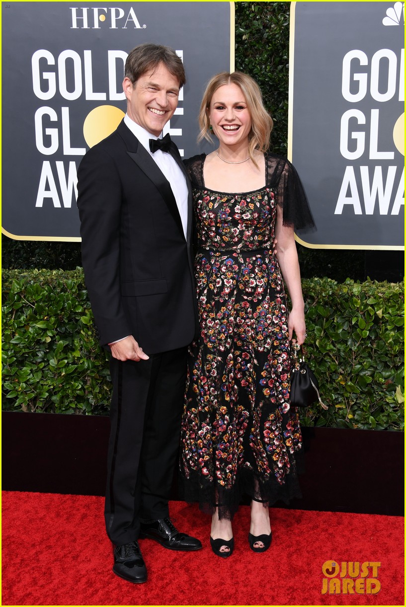 anna paquin floral look golden globes 2020 stephen moyer 074409947