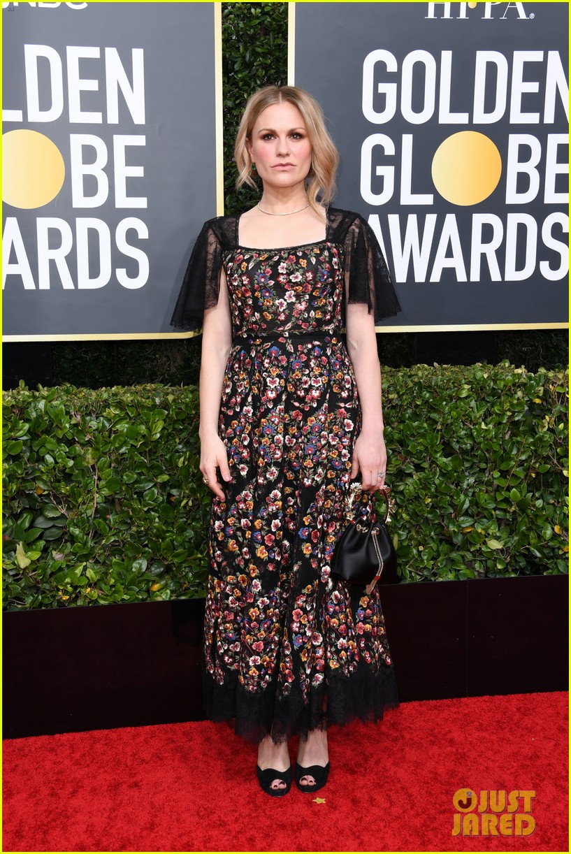 anna paquin floral look golden globes 2020 stephen moyer 094409949
