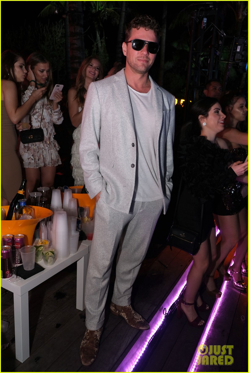 ryan phillippe stephen dorff buddy up for new years eve celebration in miami 014407957