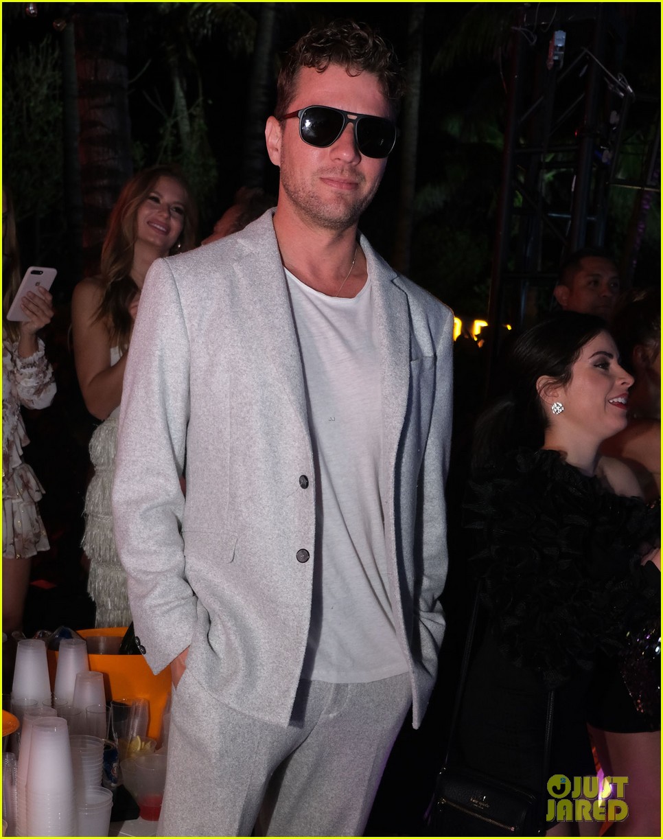 ryan phillippe stephen dorff buddy up for new years eve celebration in miami 03