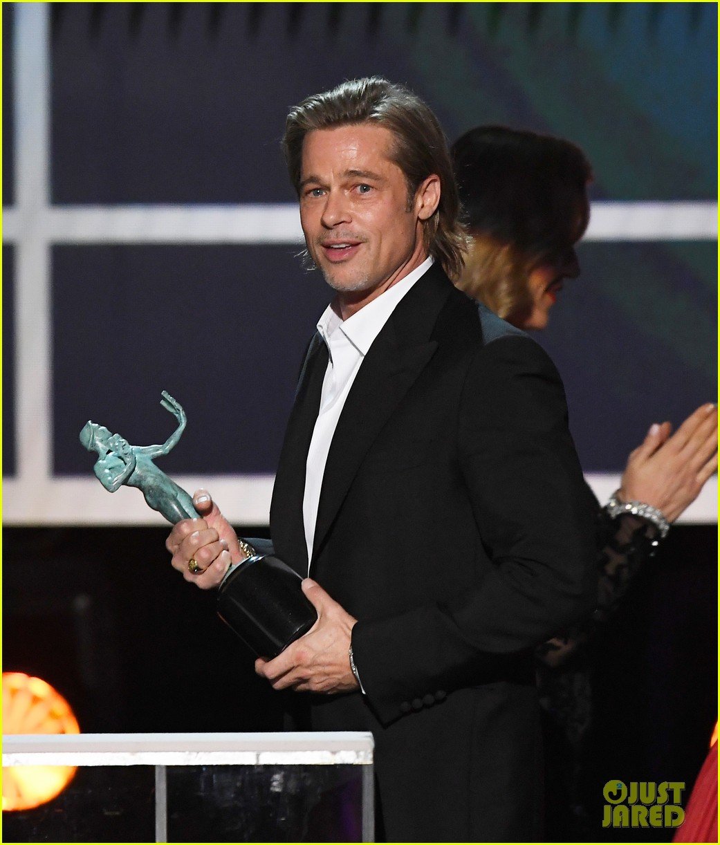 Brad Pitt Jokes About His Tinder Profile During SAG Awards 2020