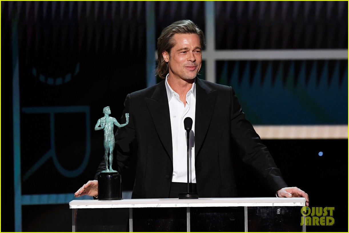 Brad Pitt Jokes About His Tinder Profile During SAG Awards 2020