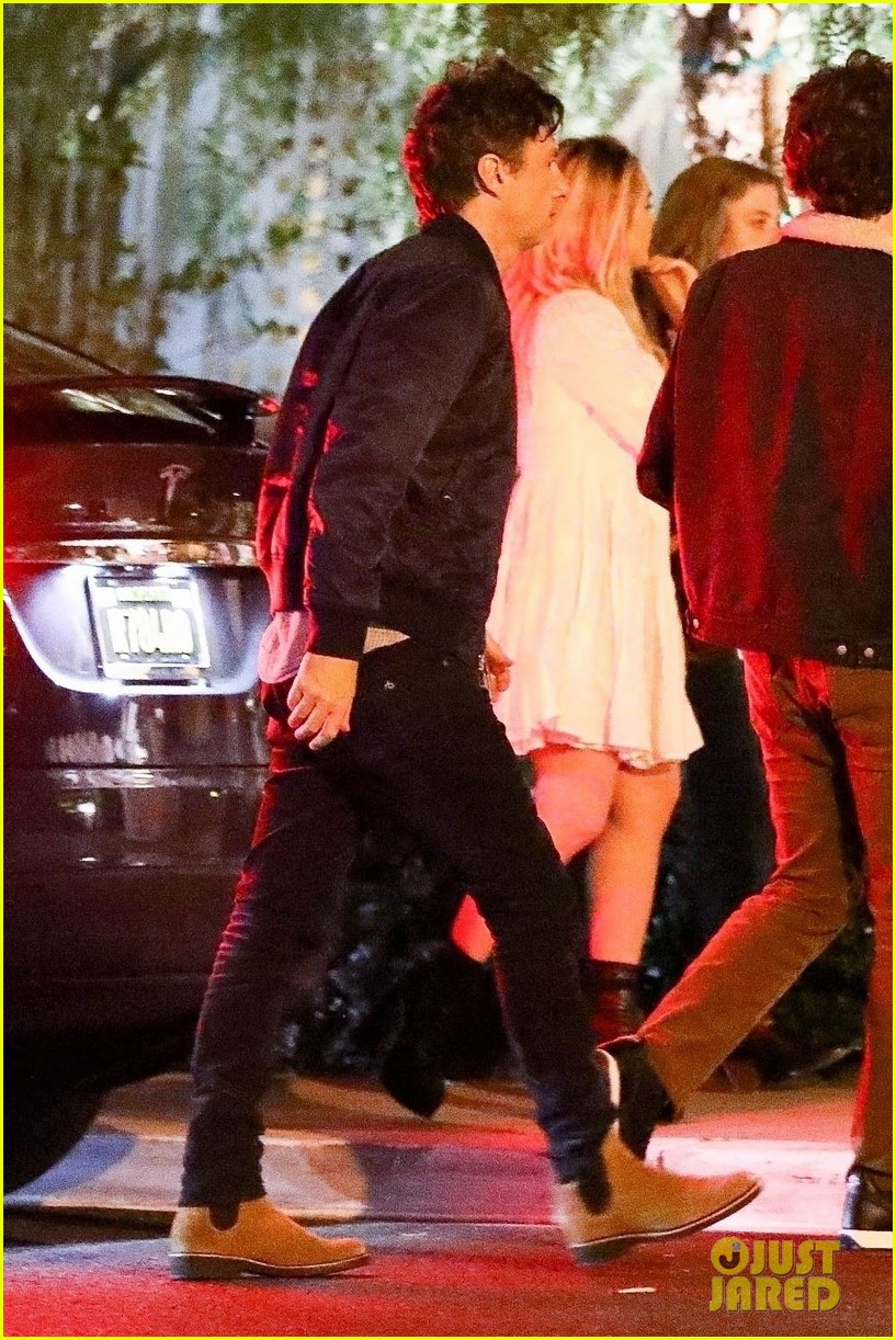 Florence Pugh & Boyfriend Zach Braff Are Still Going Strong, Step Out