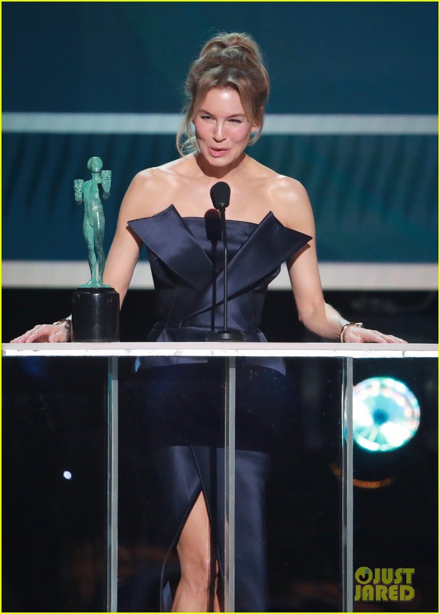 Renee Zellweger Accepts Award for Best Female Actor at SAG Awards 2020