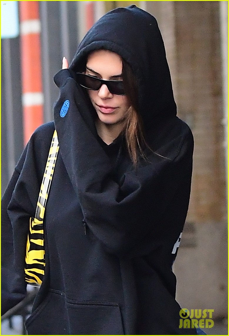 kendall jenner on again boyfriend ben simmons lunch nyc 024419279
