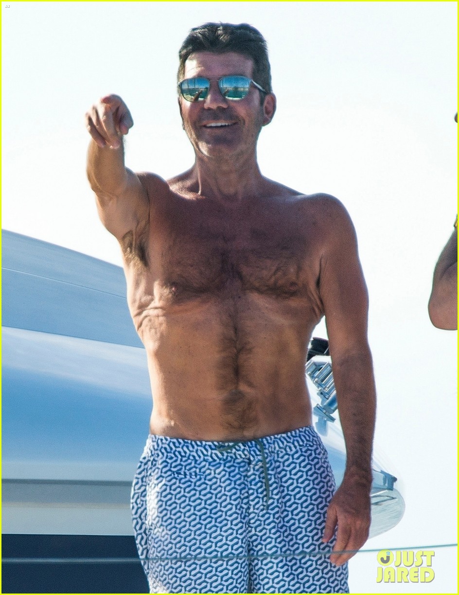 simon cowell shows off abs while vacationing 04