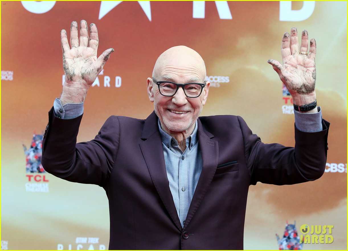 patrick stewart honored hand foot ceremony in hollywood 05