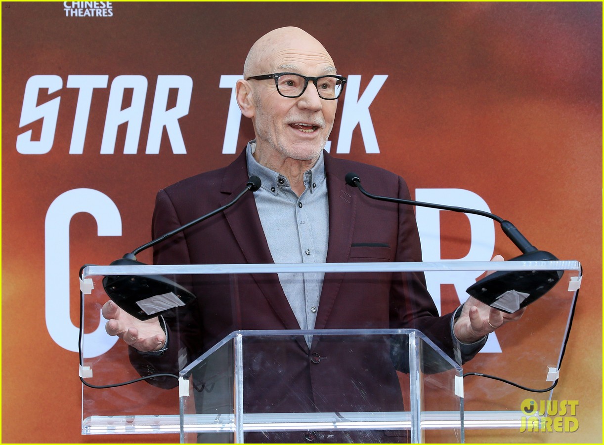 patrick stewart honored hand foot ceremony in hollywood 07
