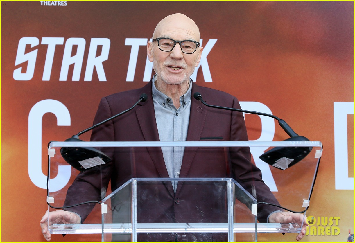patrick stewart honored hand foot ceremony in hollywood 08