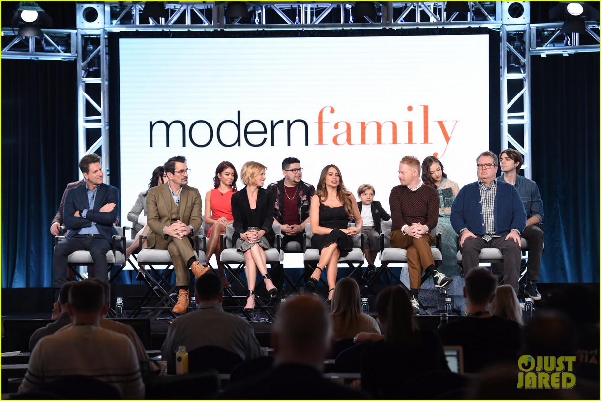 sofia vergara modern family cast confirm april end with goodbye series finale 114413029