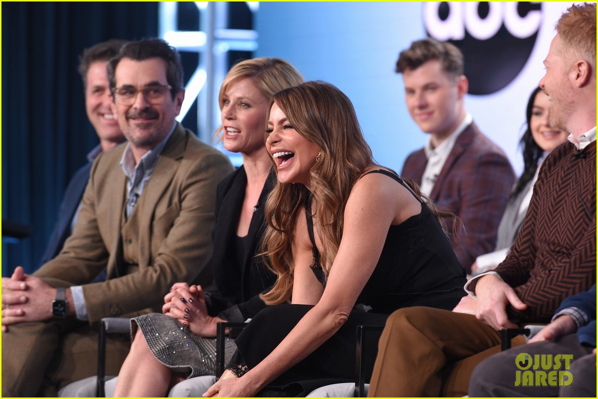 sofia vergara modern family cast confirm april end with goodbye series finale 16