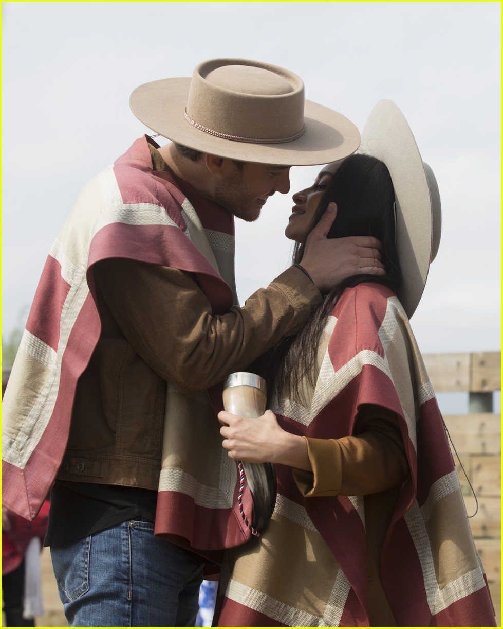 Peter Weber Defends Bachelor's Victoria Fuller After 'Cosmopolitan