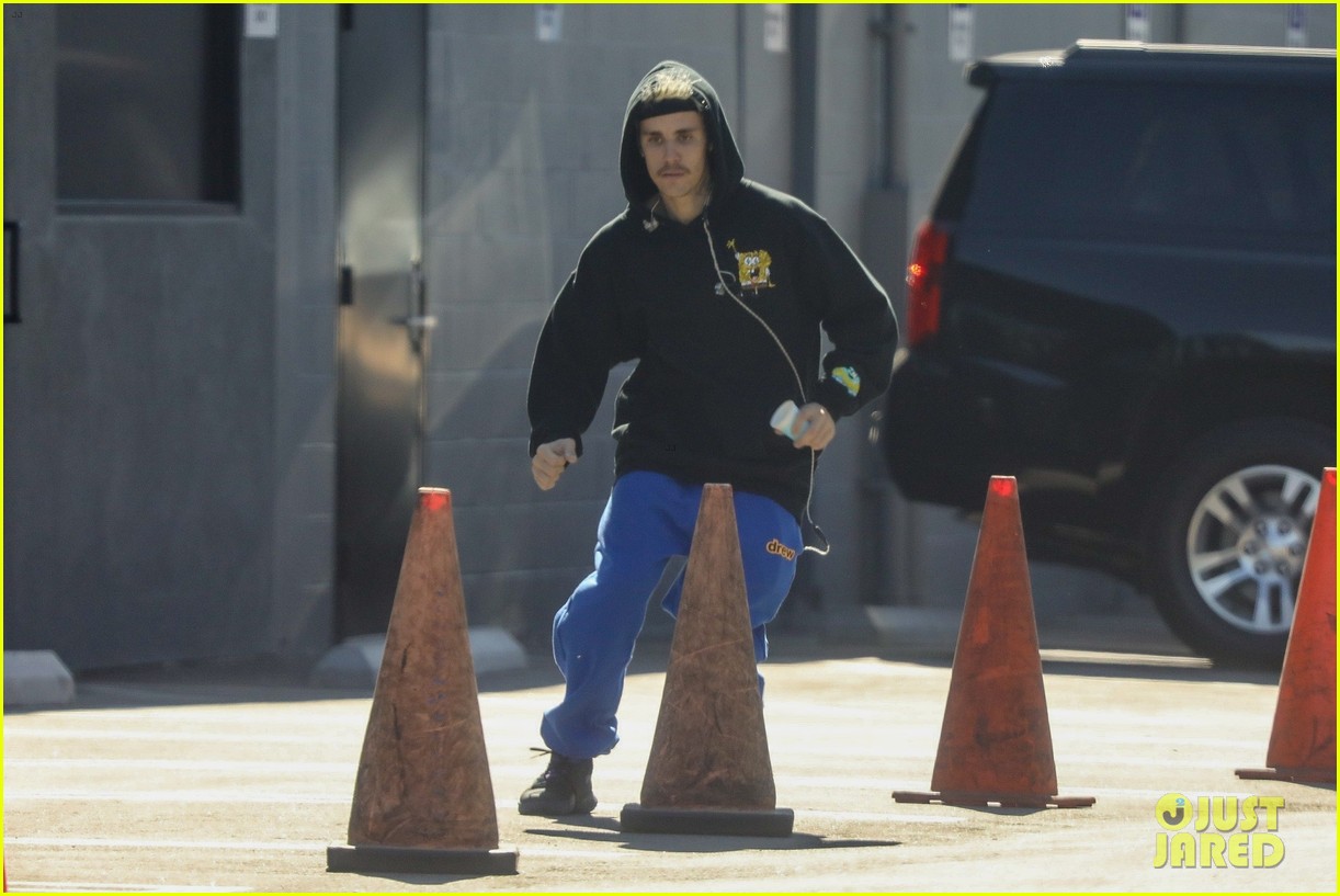 justin bieber gets in a workout after hitting the studio 034429578
