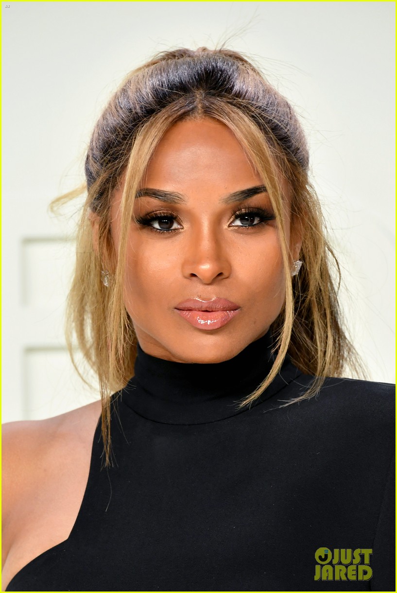 Ciara Shows Off Baby Bump at Tom Ford Fashion Show Photo 4431685