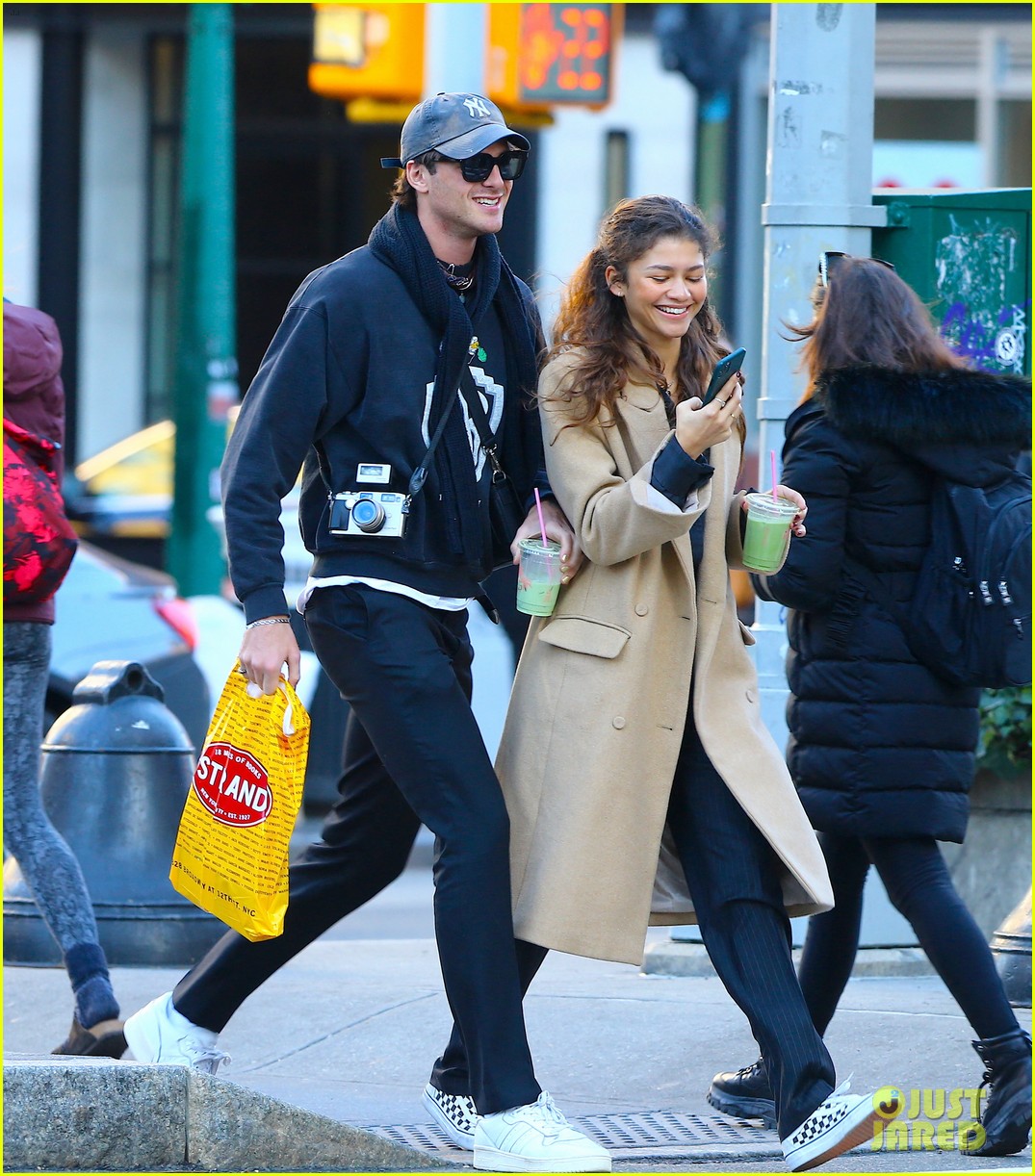 Jacob Elordi Gives Zendaya a Kiss During Casual NYC Outing: Photo