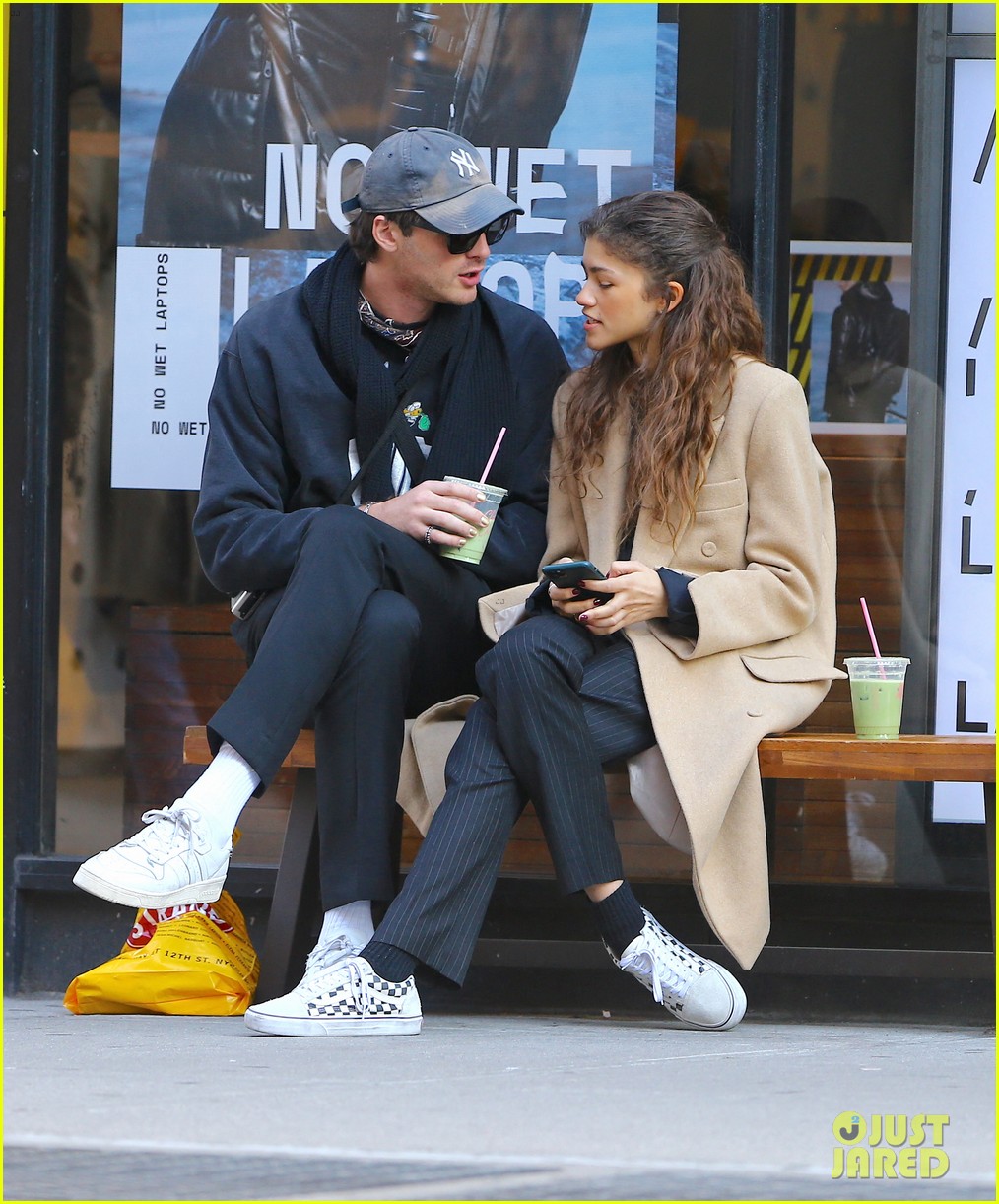 Jacob Elordi Gives Zendaya a Kiss During Casual NYC Outing: Photo