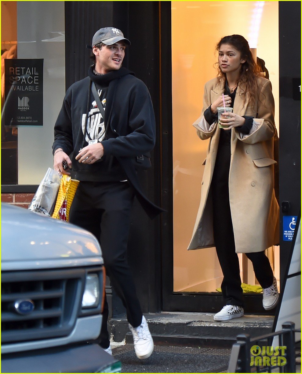 Jacob Elordi Gives Zendaya a Kiss During Casual NYC Outing: Photo