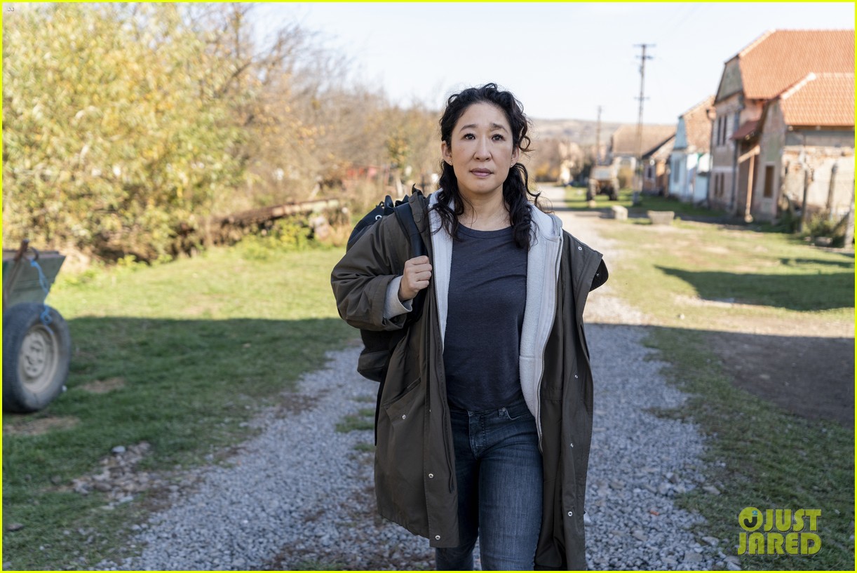 sandra oh jodie comer killing eve first look s3 pics 054438026