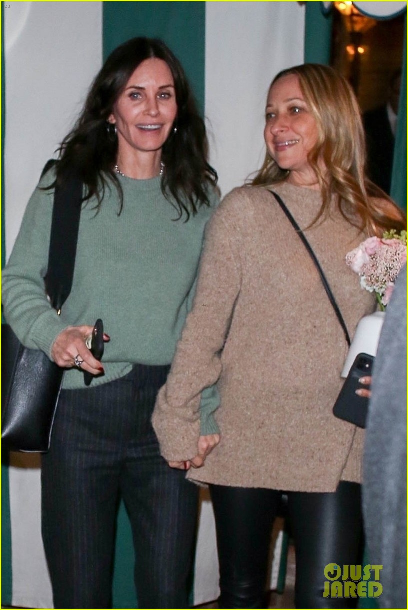 Jennifer Aniston & Courteney Cox Have a Mini 'Friends' Reunion at Sara