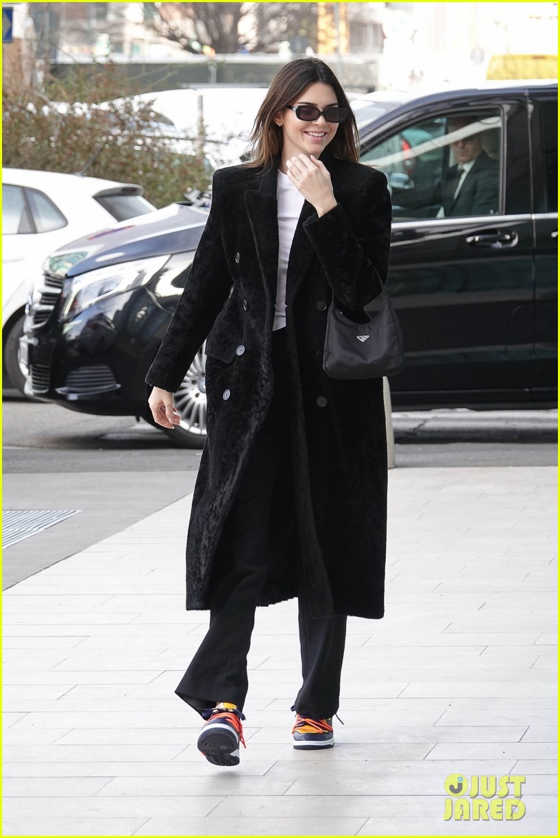 kendall jenner shows off cool off duty model style milan 034439997