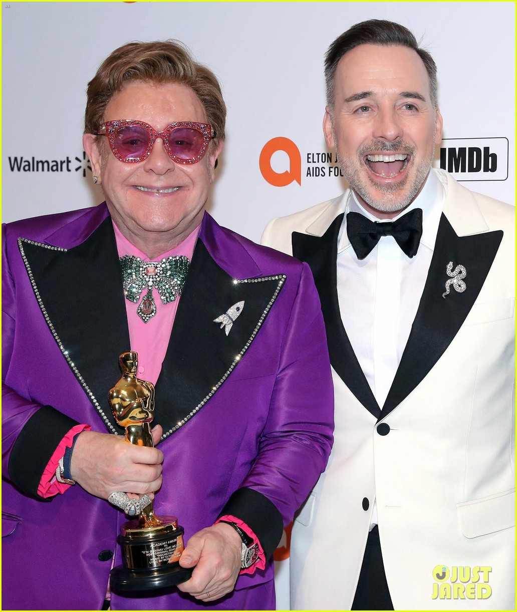 elton john brings his oscar to his aids foundation viewing party 174434730