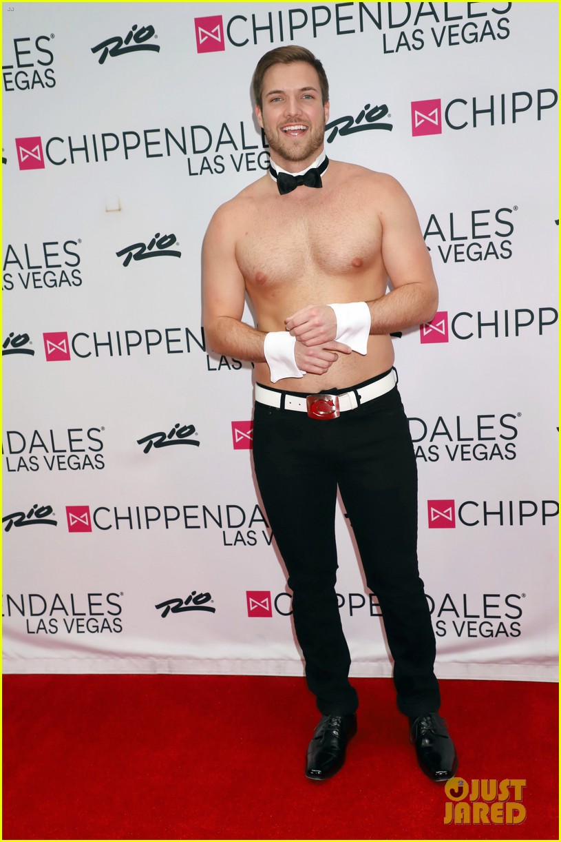 Bachelor Nation's Jordan Kimball Strips Down with the Chippendales(02)