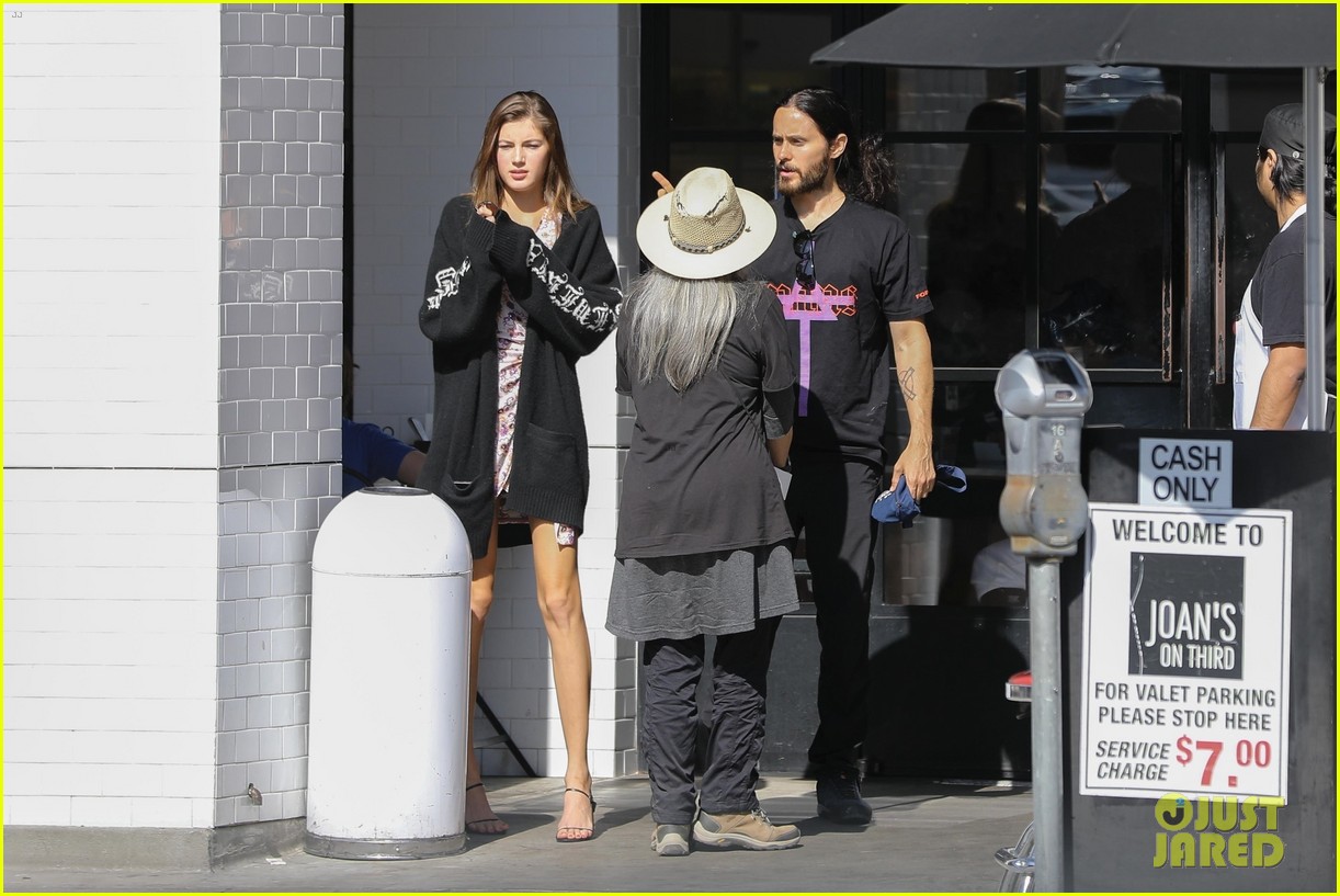 jared leto girlfriend valery kaufman spend day with his mom 29