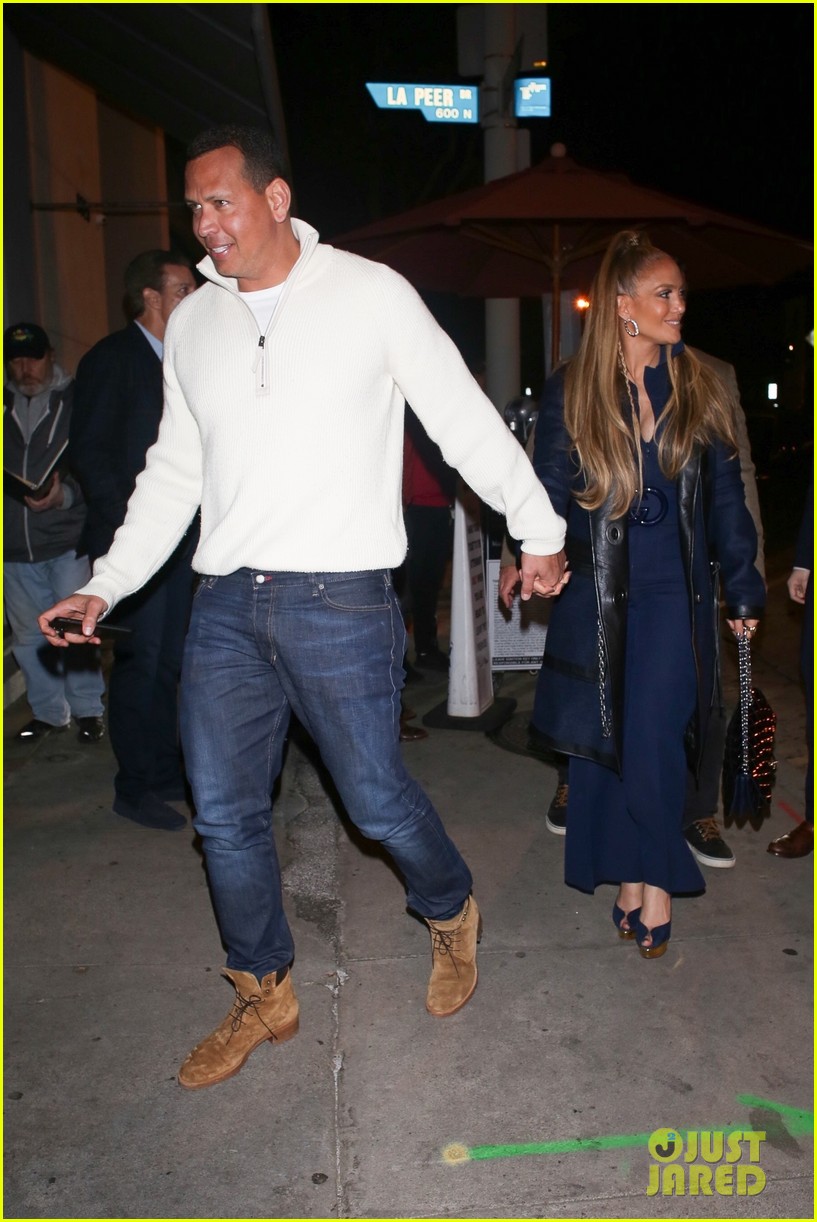 Jennifer Lopez & Alex Rodriguez Couple Up for Early Valentine's Dinner