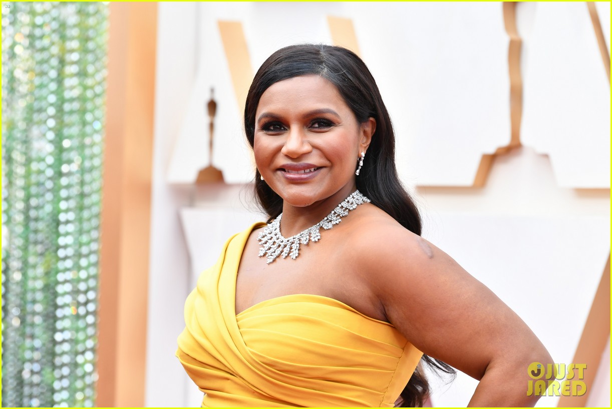 mindy kaling necklace oscars oceans 8 role 03
