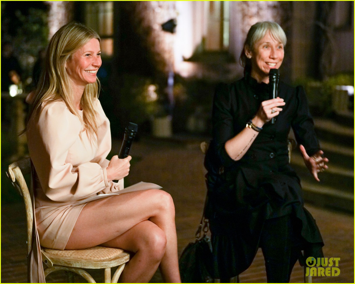 gwyneth paltrow hosts makeup free goop dinner party with kate hudson demi moore 134439729