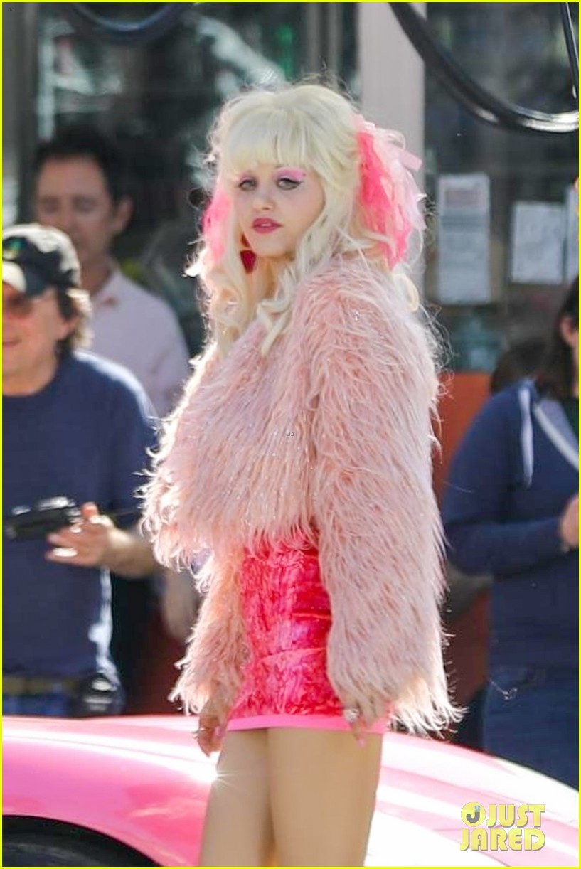 Emmy Rossum Is Unrecognizable as Angelyne See the First Photos from(01)