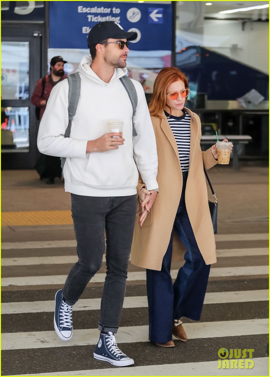 brittany snow tyler stanaland hold hands lax 014430972