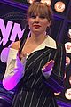 taylor swift wins best solo act in the world at nme awards 05