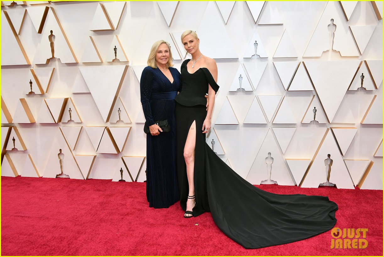 Charlize Theron Brings Mom Gerda To Oscars 2020 Photo 4433805