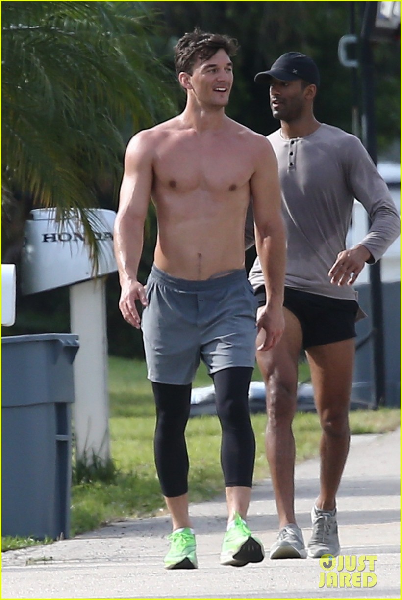 Tyler Cameron Goes for a Shirtless Jog With a Future &lsquo;Bachelorette