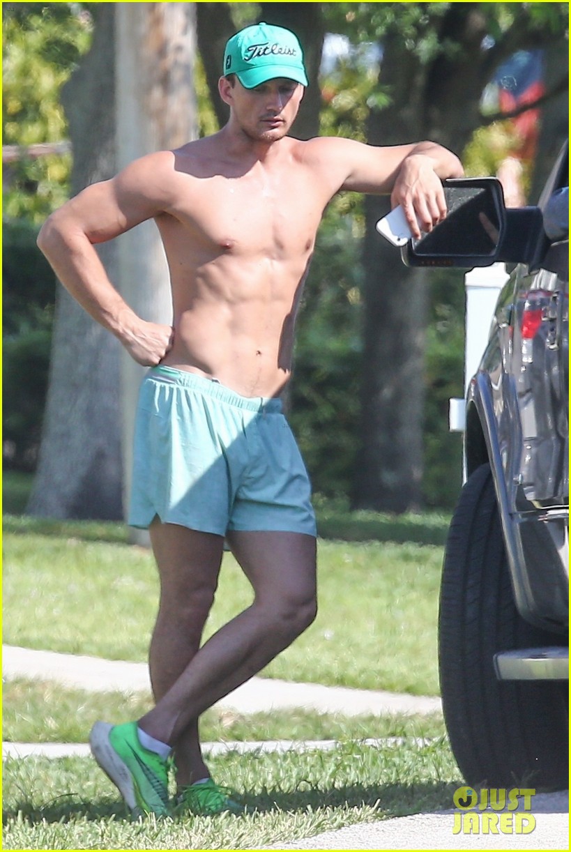 tyler cameron goes for a shirtless jog 184451225