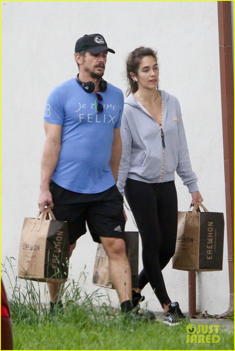 james franco goes grocery shopping with a female friend 034450697