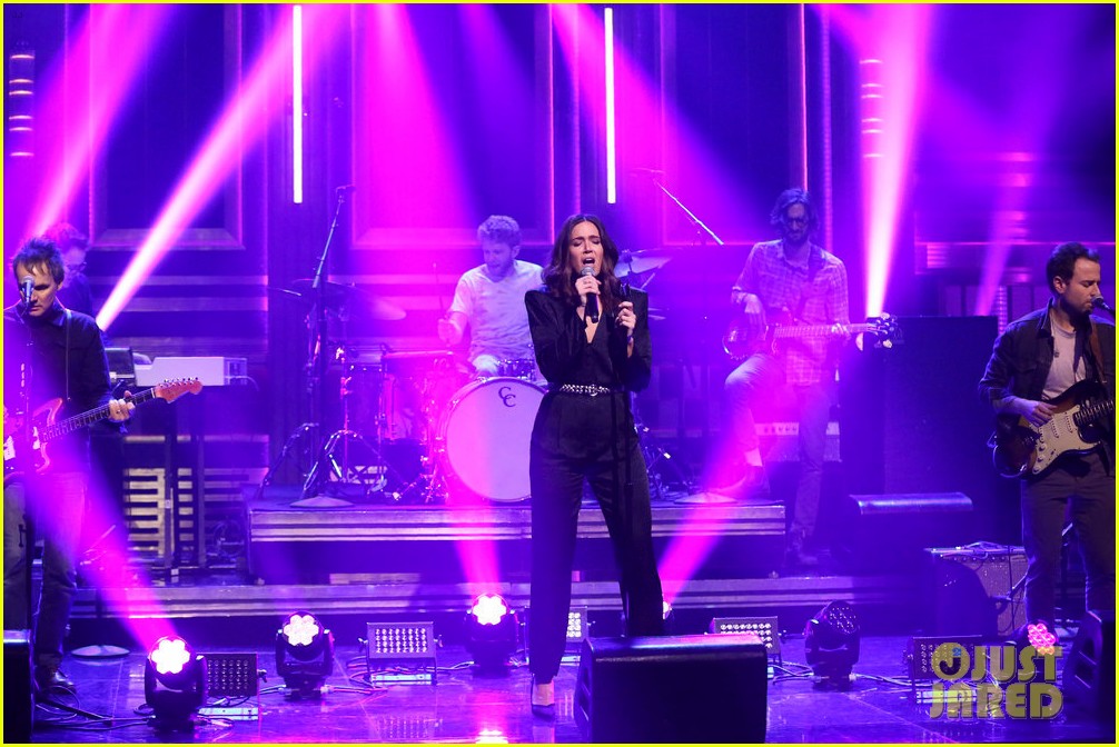 mandy moore performs when i wasnt watching during empty fallon audience 054449027