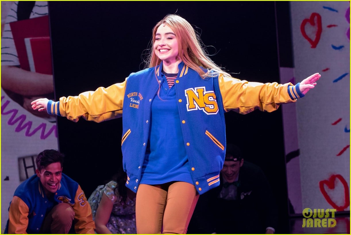 Sabrina Carpenter Takes First Bow in 'Mean Girls' After Making Her
