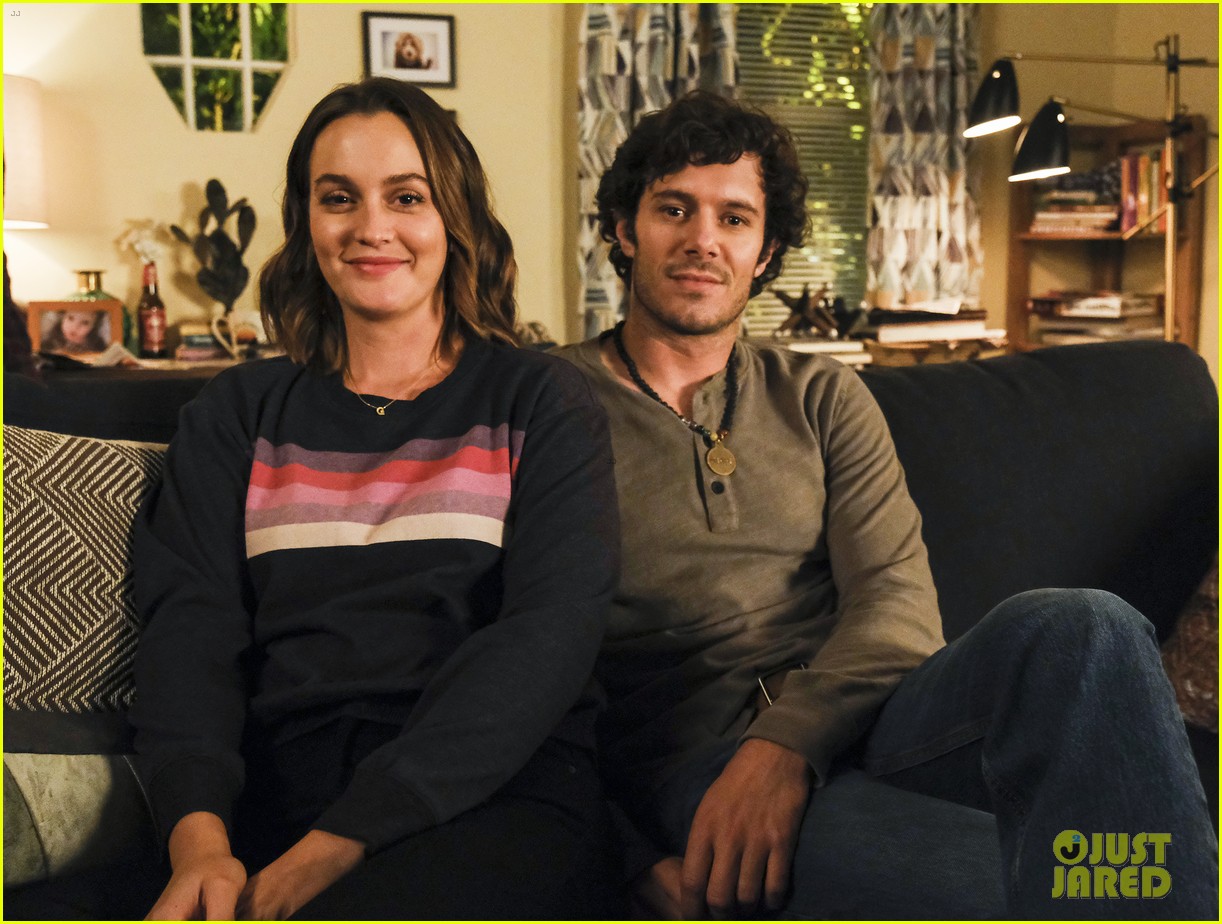 'Single Parents' Showrunner Loves Scenes With Leighton Meester & Adam
