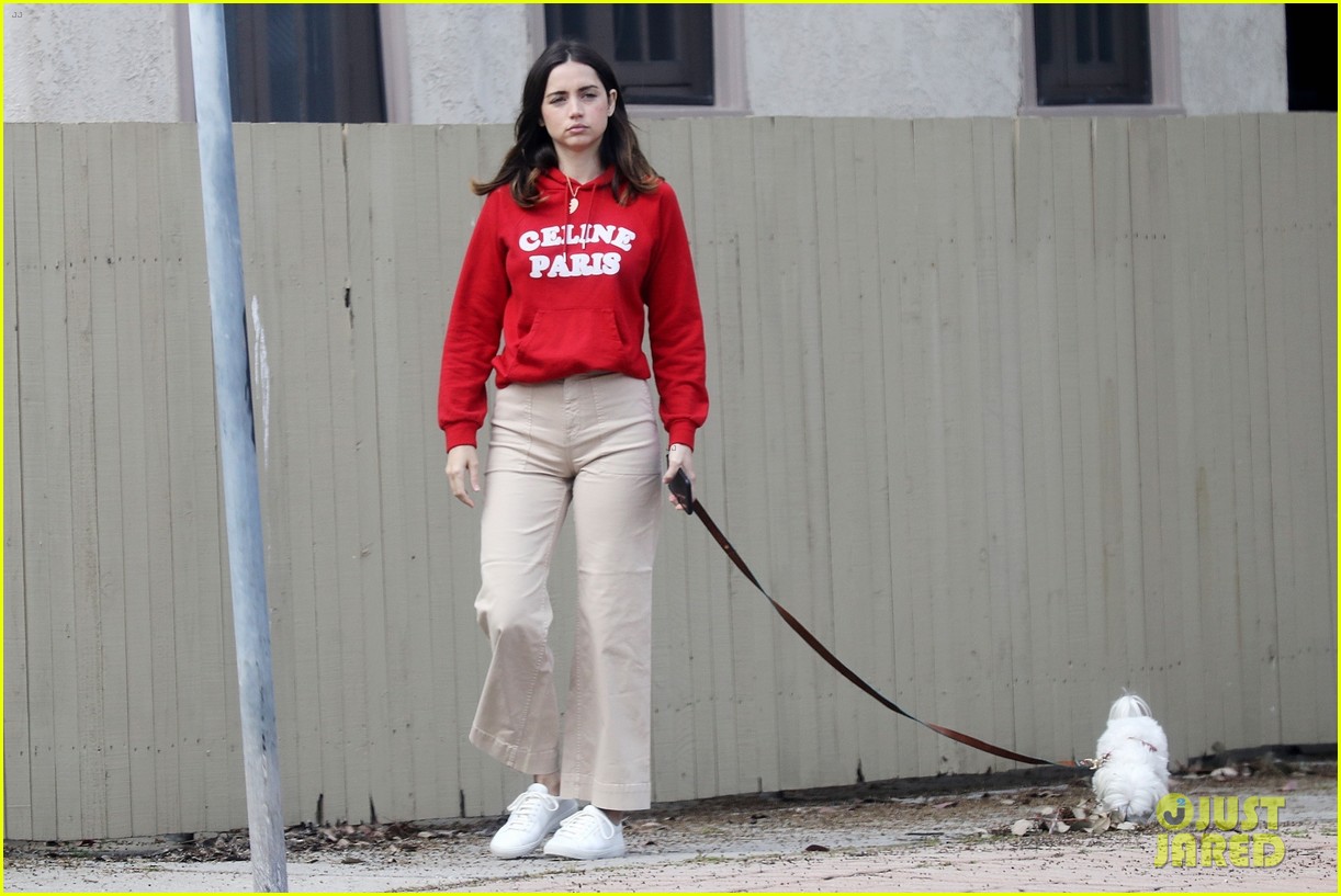 ana de armas takes her dog for late afternoon walk 01
