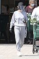 courteney cox wears face shield while shopping 05