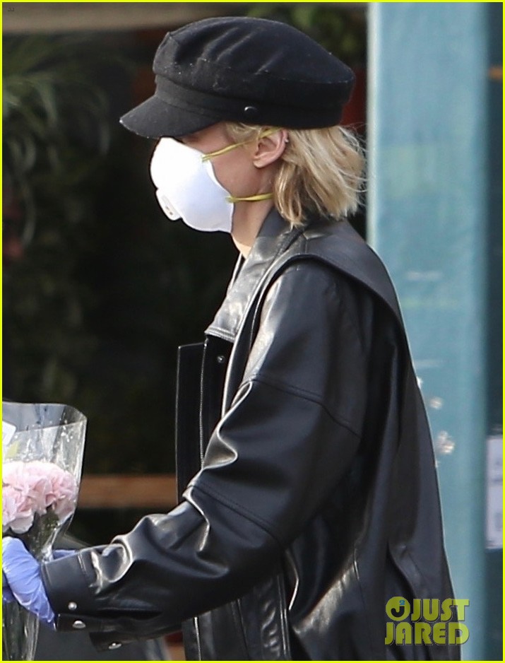 diane kruger covers up while grocery store run 014453074