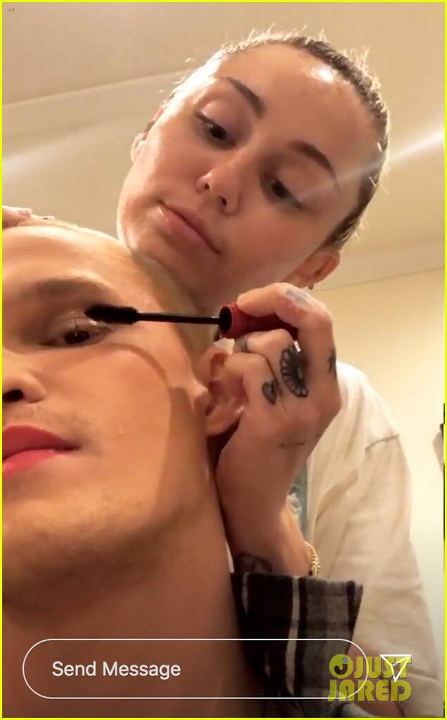 miley cyrus does cody simpson makeup 024454054