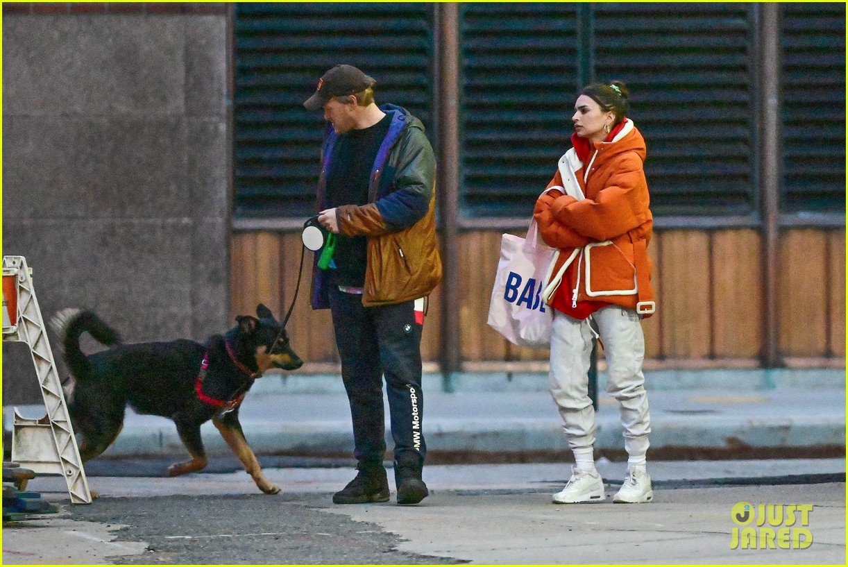 emily ratajkowski walks dog with her husband 034452548